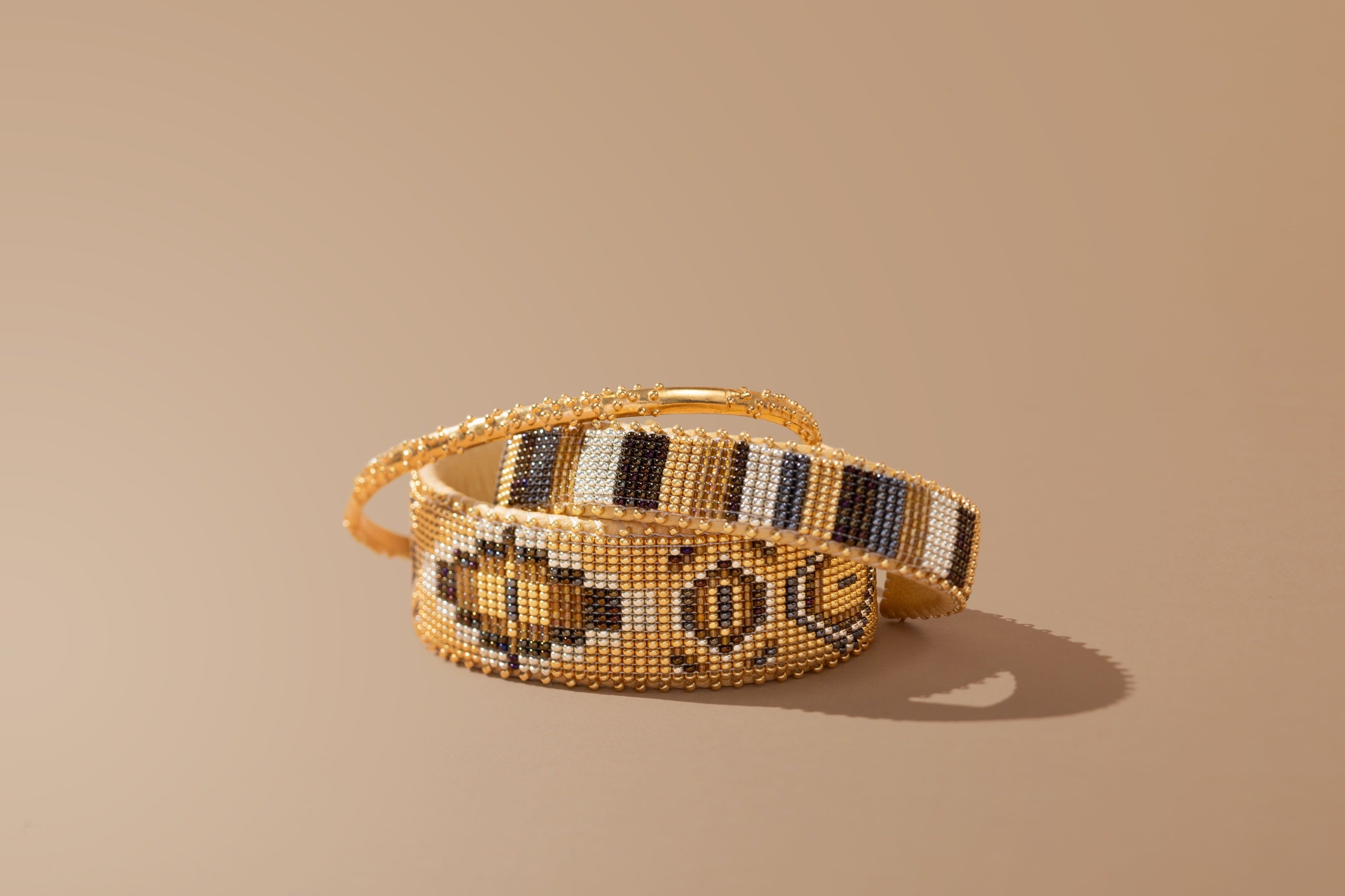 ETKIE Gold Beaded Metal Bangle